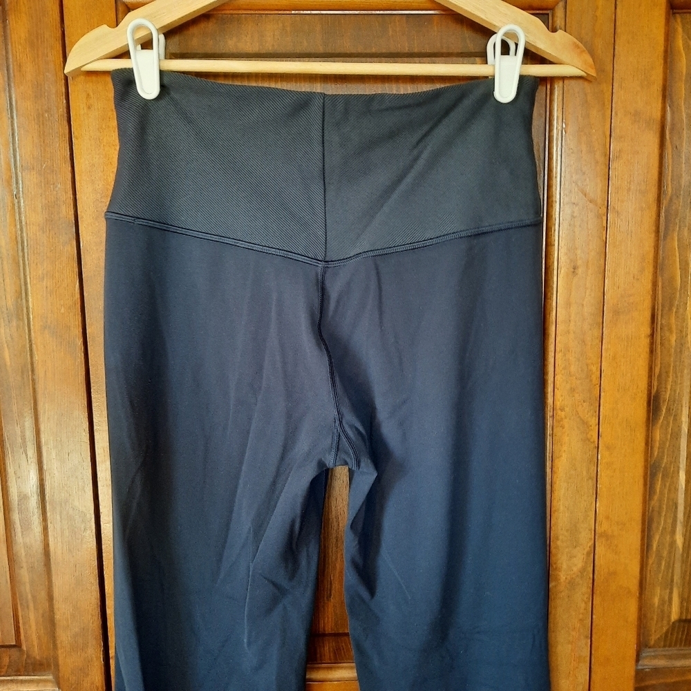 Athleta Studio Flare Pant Powervita Fabric Navy Yoga Activewear Leggings Size M - Picture 8 of 13
